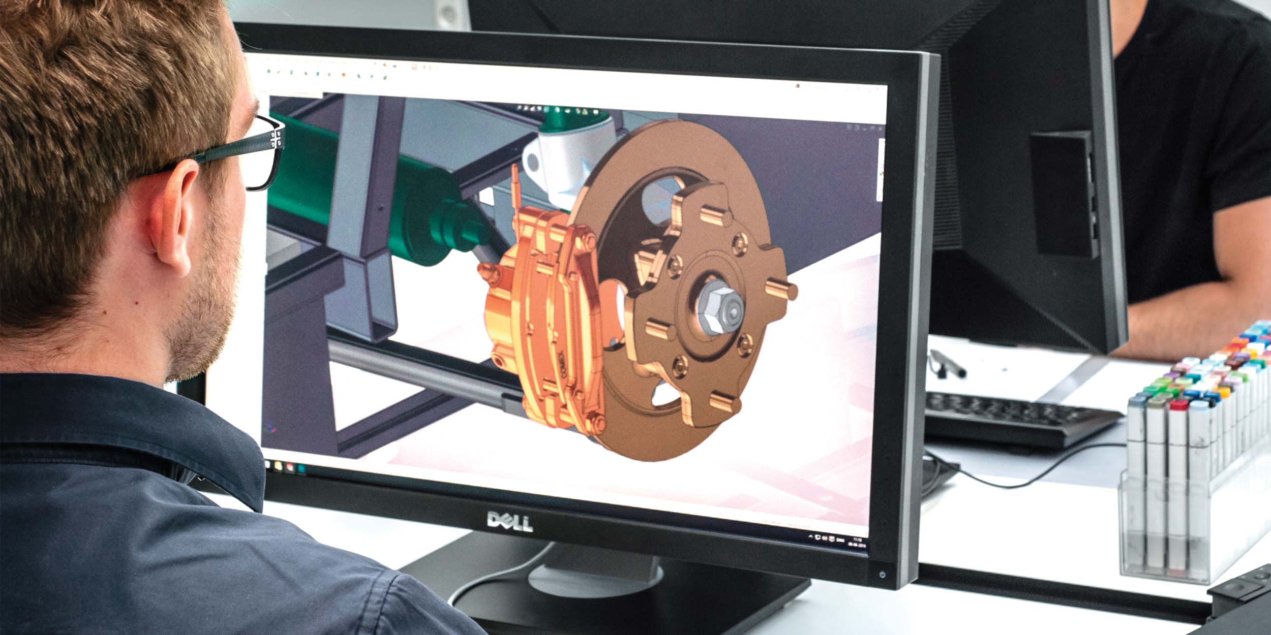 Employee working at Artlinco