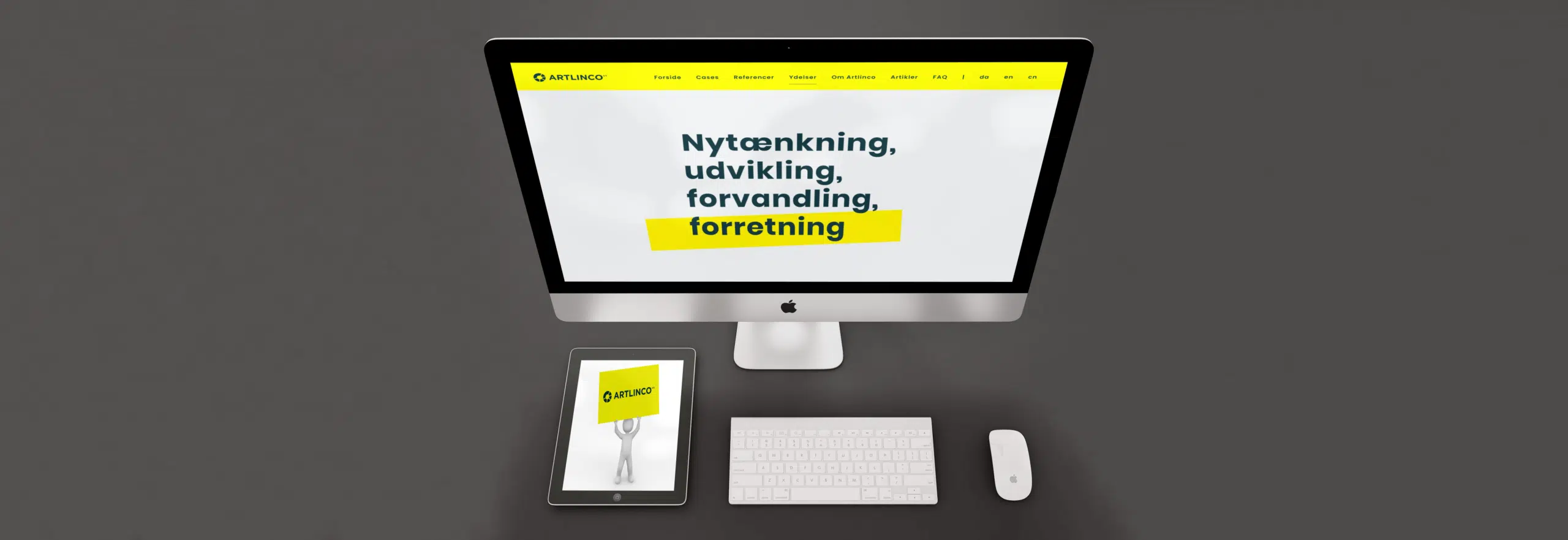 monitor with text nyt&aelig;nking, udvikling, forvandling, forretning
